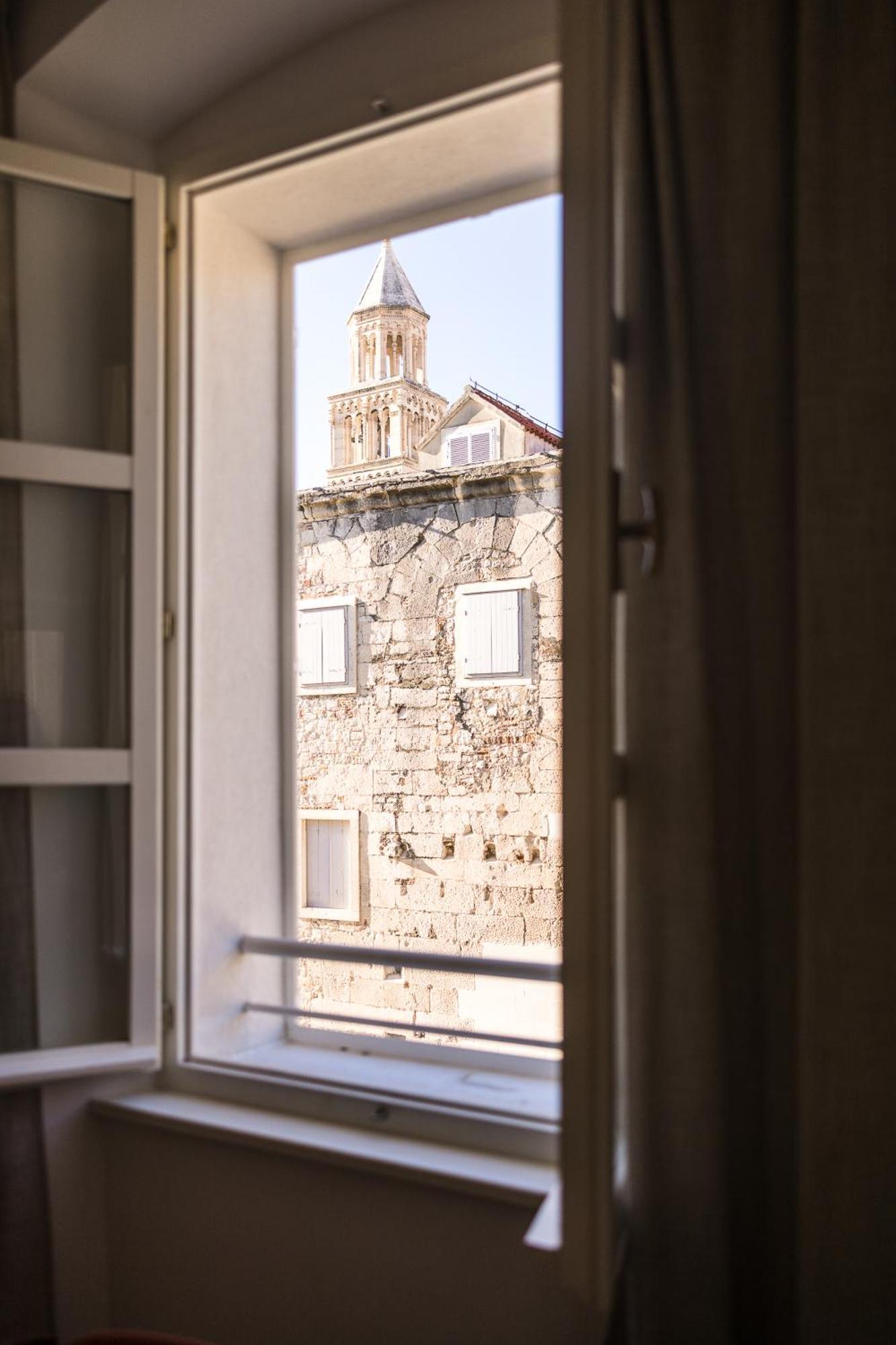 Piac Luxury Split